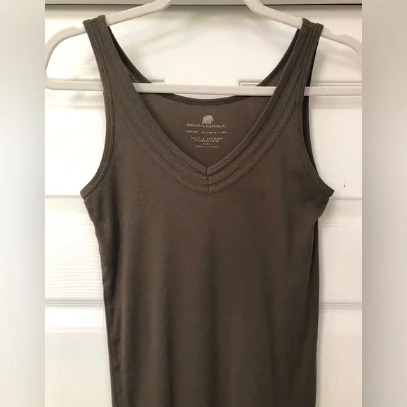 Banana Republic Rib V-Neck Soft Tank Top Cami - Picture 13 of 16